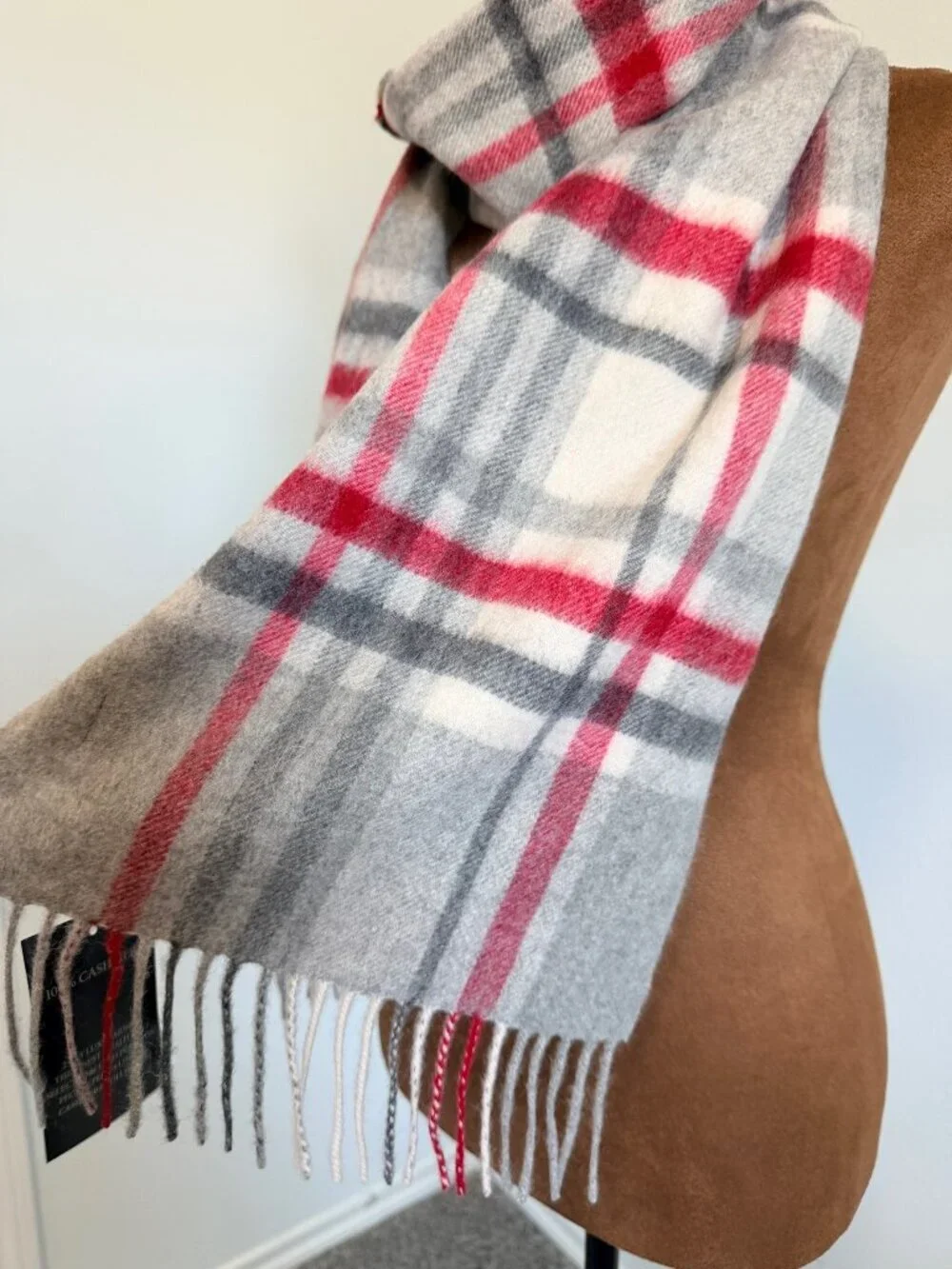 Peck & Peck Luxury 100% Cashmere Gray/Red Plaid Fringed Scart 68
